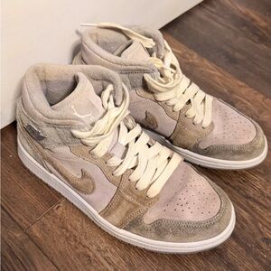 Nike Men's Beige and White High-Top Sneakers